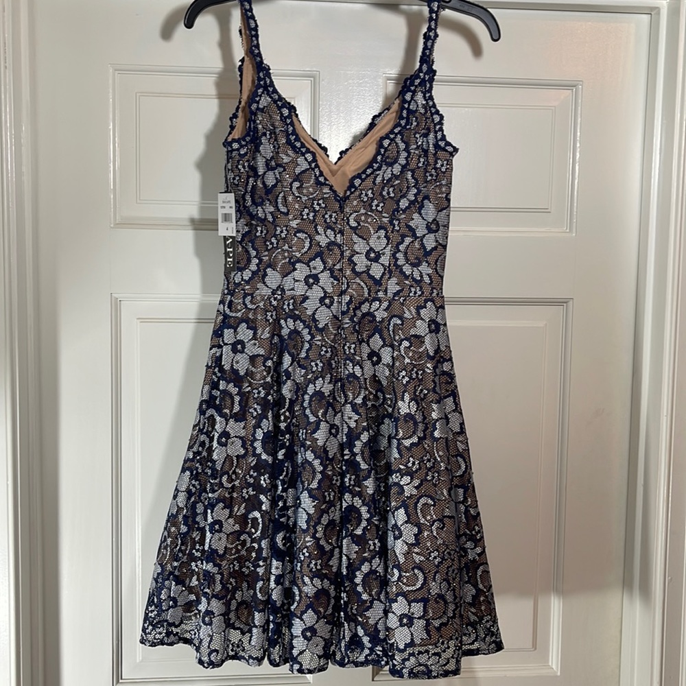 NWT Escape lace dress Navy size 4 beautiful floral